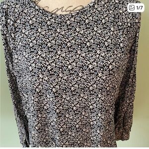 Women’s Loft Floral Top Size Medium